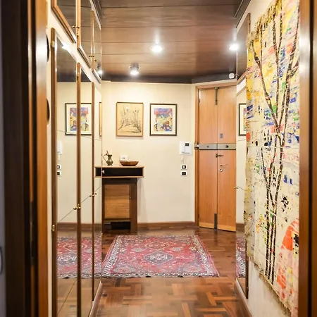 Italian Style In Centre דירה *